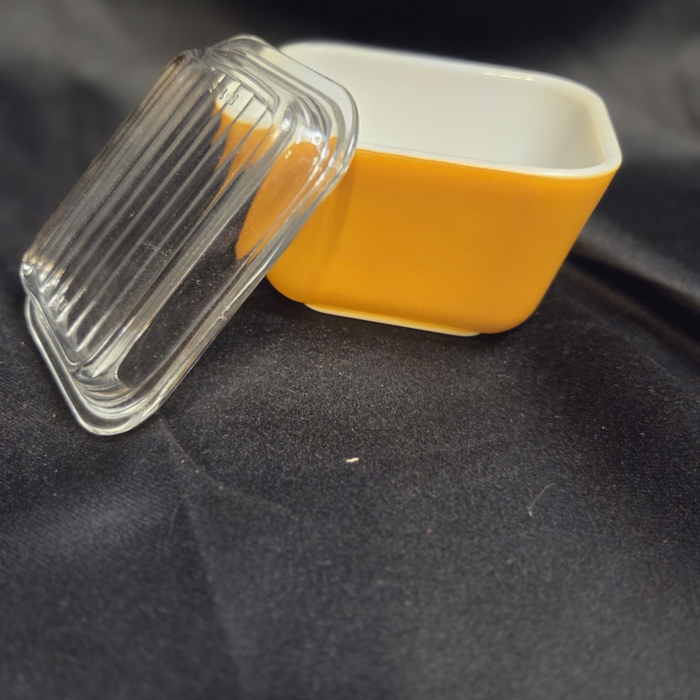 Pyrex Orange Refrigerator Food Storage Container with Clear Lid